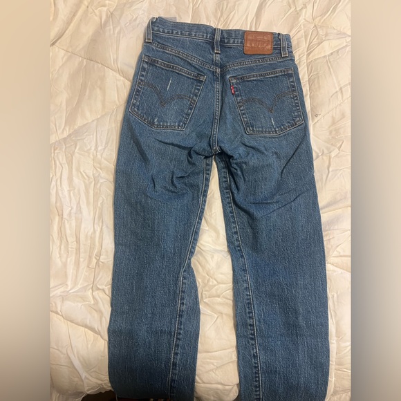 Revolve Levi’s Wedgie Icon Fit Jeans - Picture 6 of 7